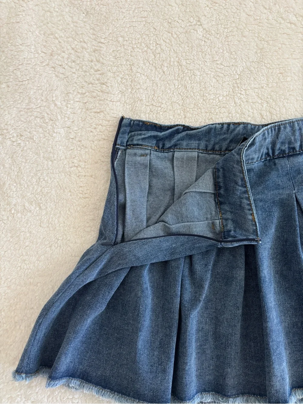 Cider Denim Pleated Mini Skirt Blue Wash, Distressed Raw Hem, Side Zip, Size M